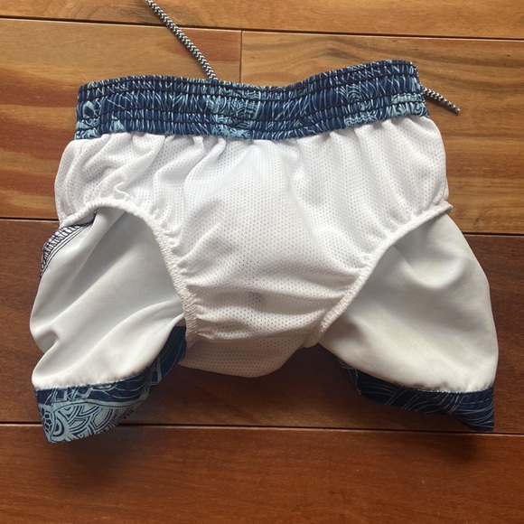 Tea Collection Sea Turtle Swim Trunks 12-18m - Picture 6 of 8